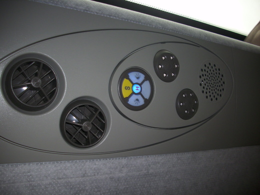 VDL Futura ovládací prvky cestujících.JPG